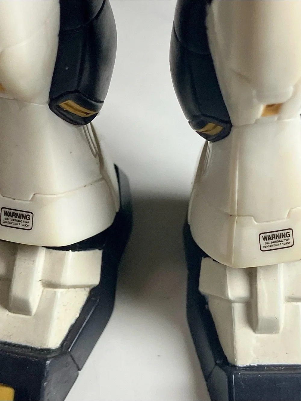 Gundam Universe RX-93 V Nu Gundam Action Figure 6